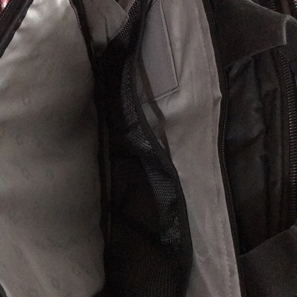 Swiss Army Laptop Case With Three Large Pockets - Picture 5 of 5